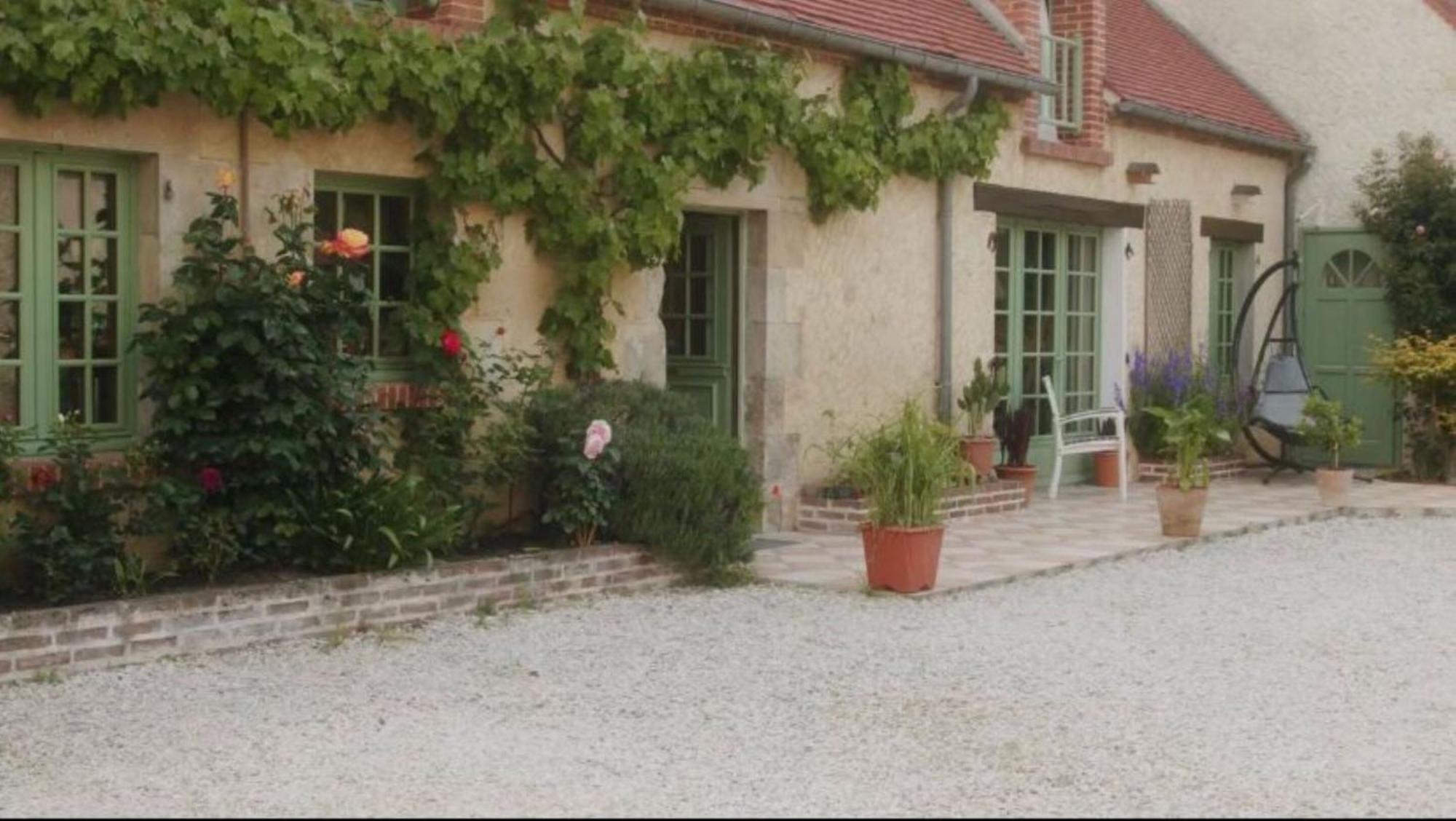 Chambres Et Table D'Hotes Cervina Chateauneuf-sur-Loire Exterior photo