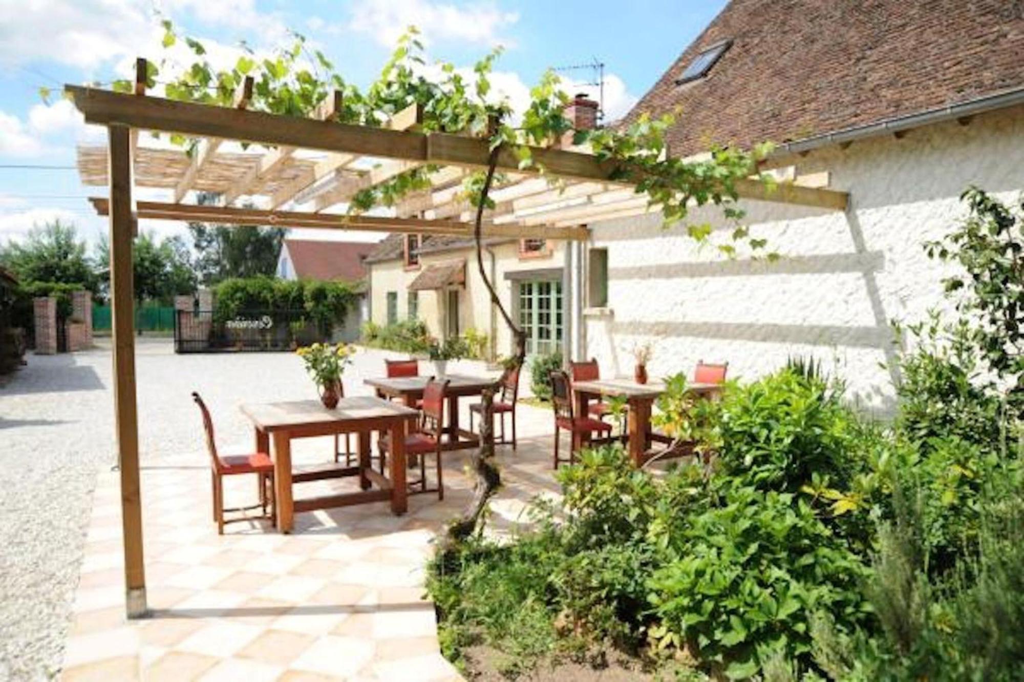 Chambres Et Table D'Hotes Cervina Chateauneuf-sur-Loire Exterior photo